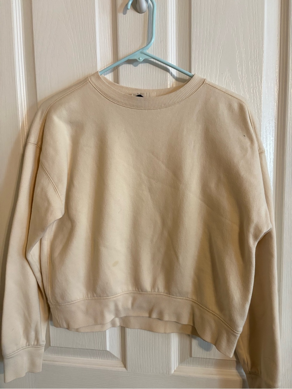 Universal Thread Cream Crewneck Sweatshirt